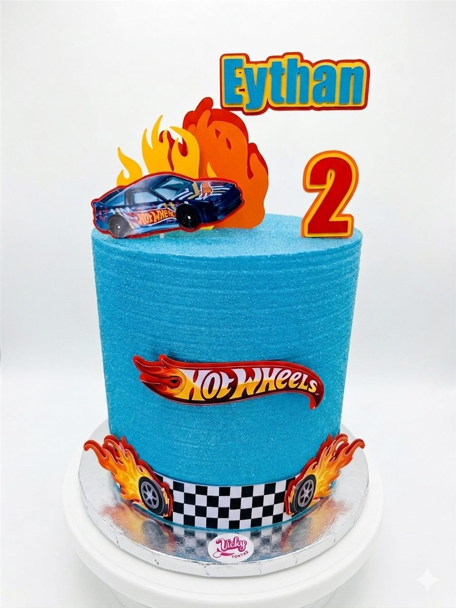 Torta alta de Hot Wheels con llamas y autos