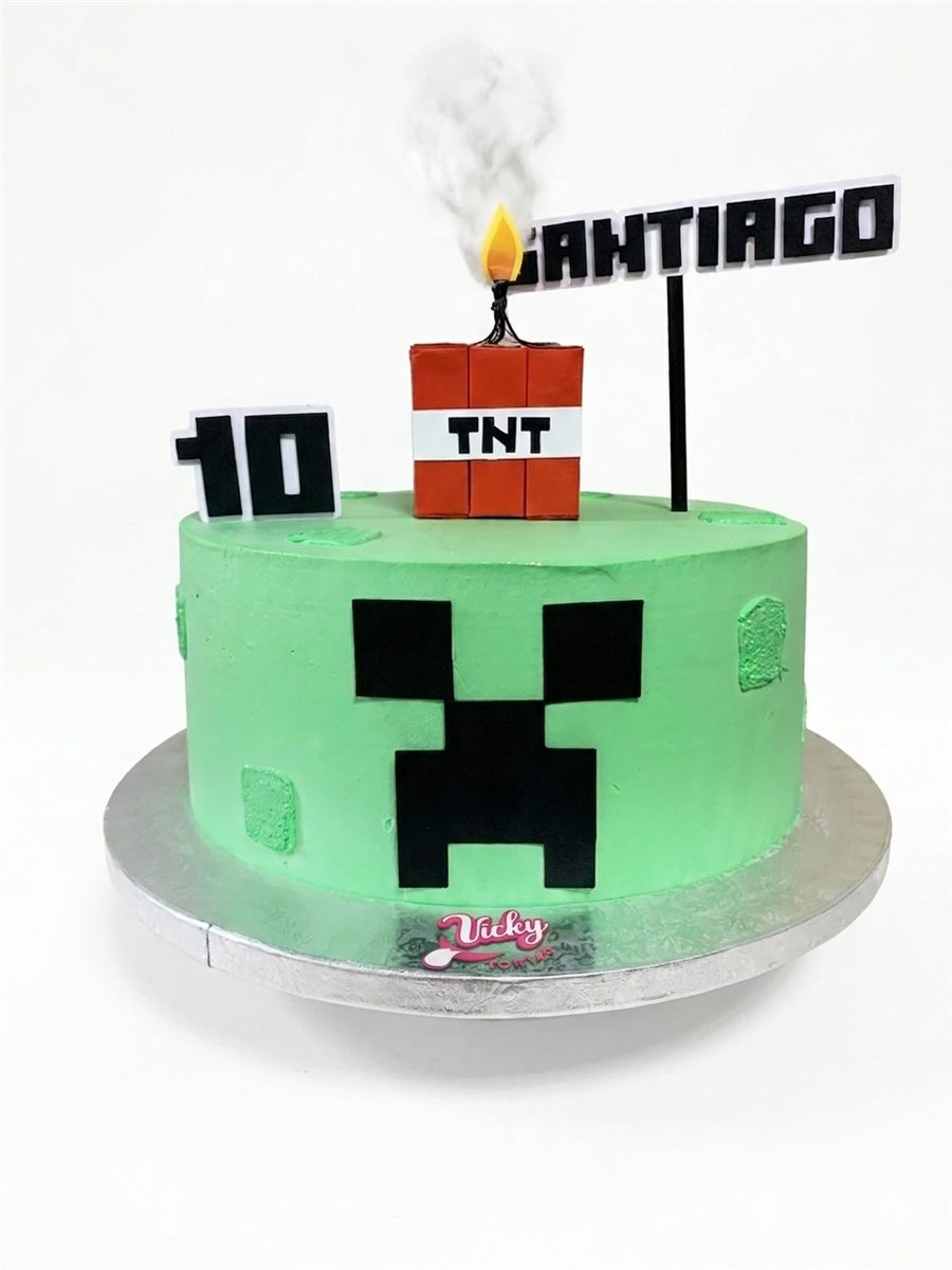 Torta de Minecraft con TNT y número 10